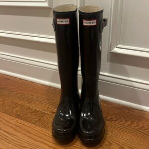 Black shiny Hunter boots. Slightly used.